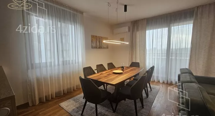 Četvoroiposoban stan | 4zida