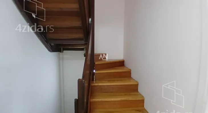 5-etažna kuća | 4zida