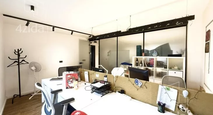 Poslovna zgrada | 4zida