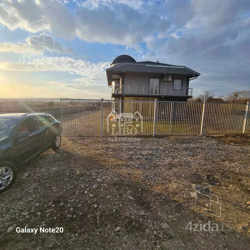 Poslovna zgrada | 4zida