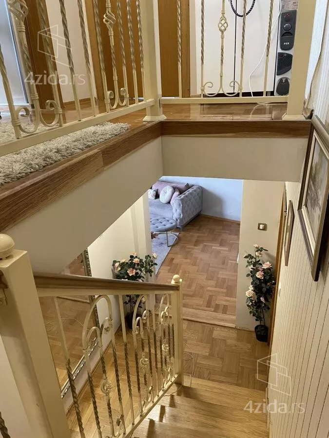 Četvoroiposoban stan | 4zida