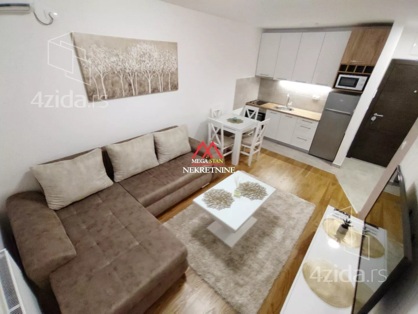 Jednoiposoban stan | 4zida