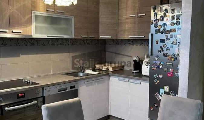 Šestosoban stan | 4zida