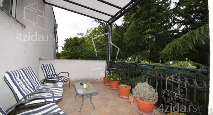 Petoiposoban stan | 4zida