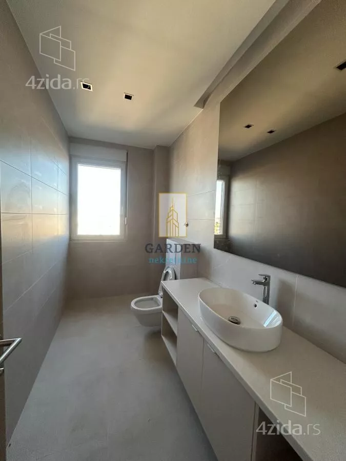 Petosoban stan | 4zida