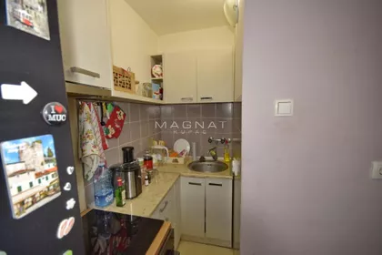 Gvozdićeva | 4zida.rs