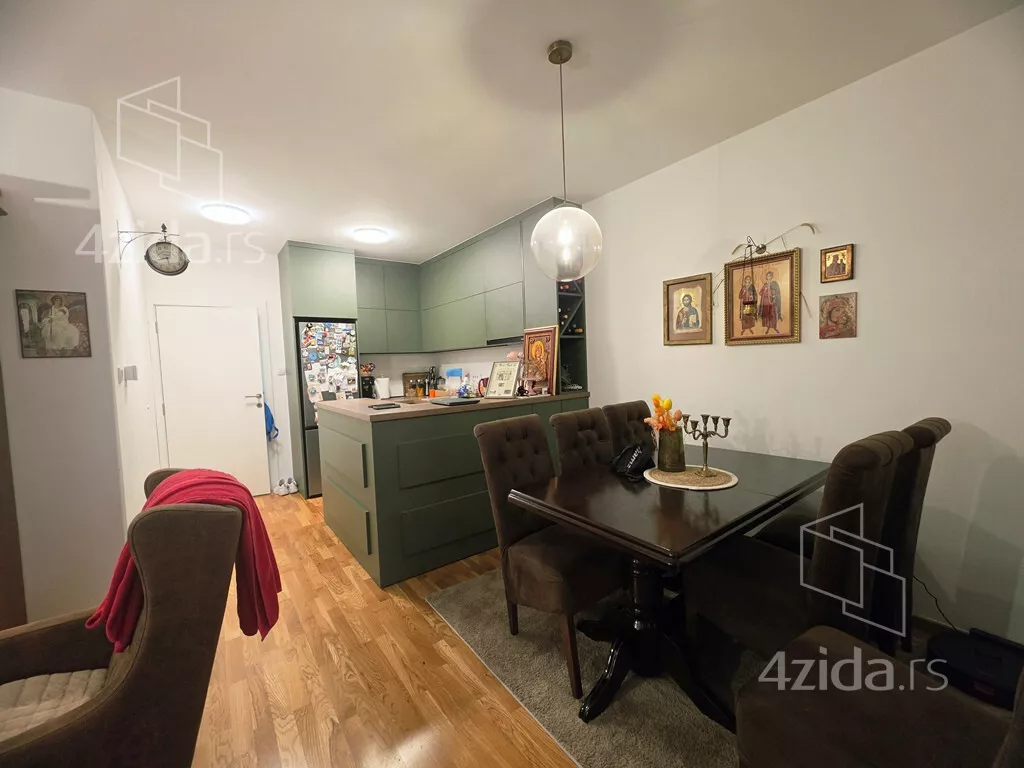 Troiposoban stan | 4zida