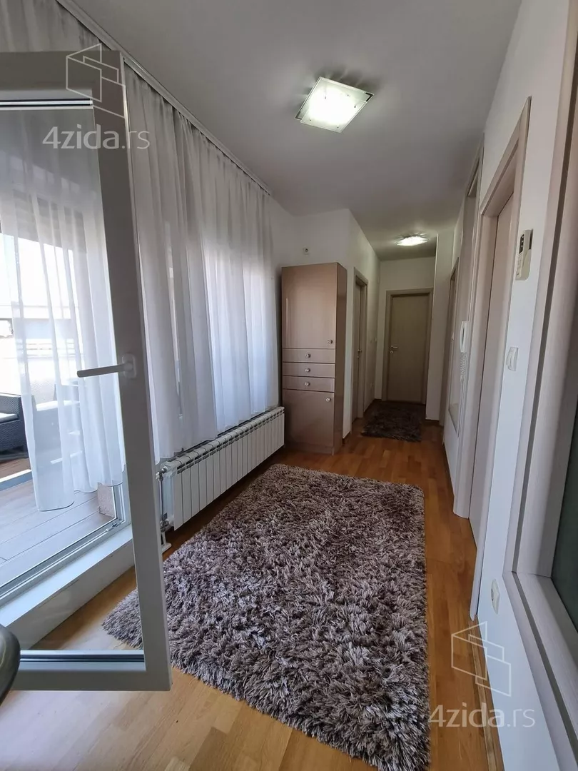 Četvoroiposoban stan | 4zida