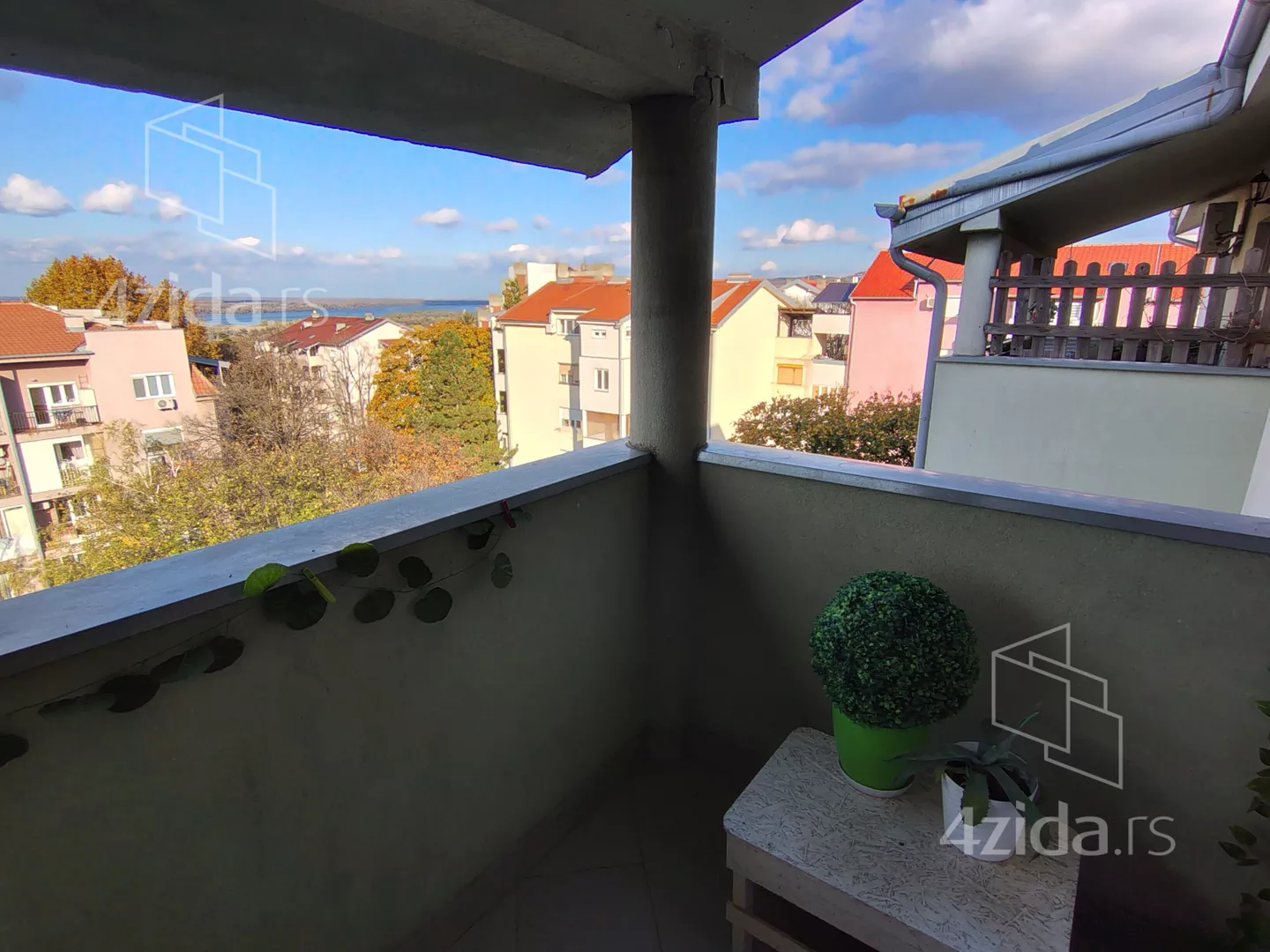 Troiposoban stan | 4zida