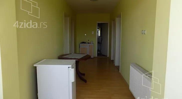 Poslovna zgrada | 4zida