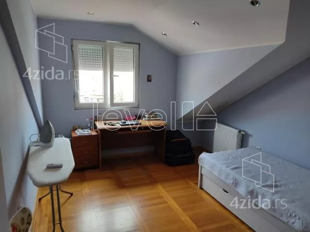 Četvoroiposoban stan | 4zida