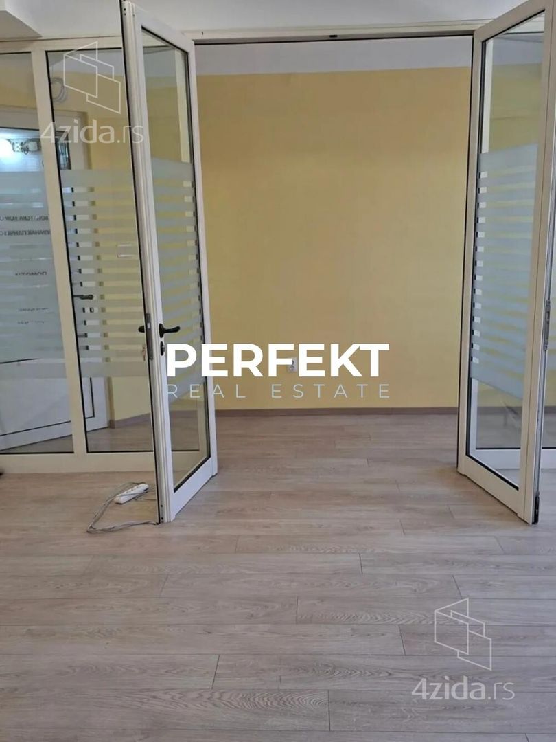 Местоположение проблемы, Zmaj Jove Jovanovića, 300€, 49m² — фото