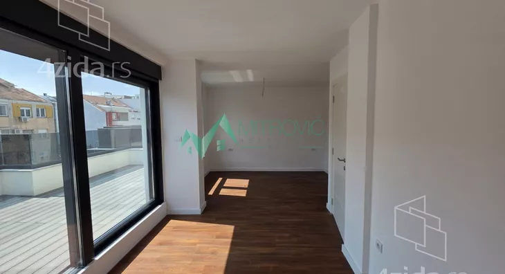 Šestosoban stan | 4zida