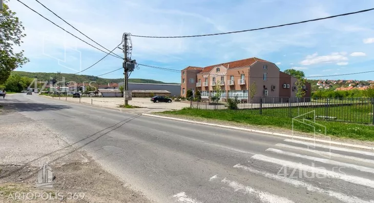 Poslovna zgrada | 4zida