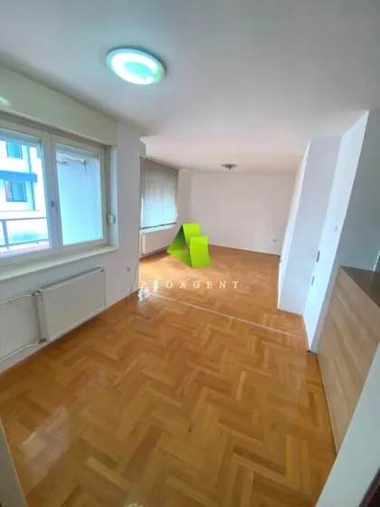 Dom Zdravlja | 4zida.rs