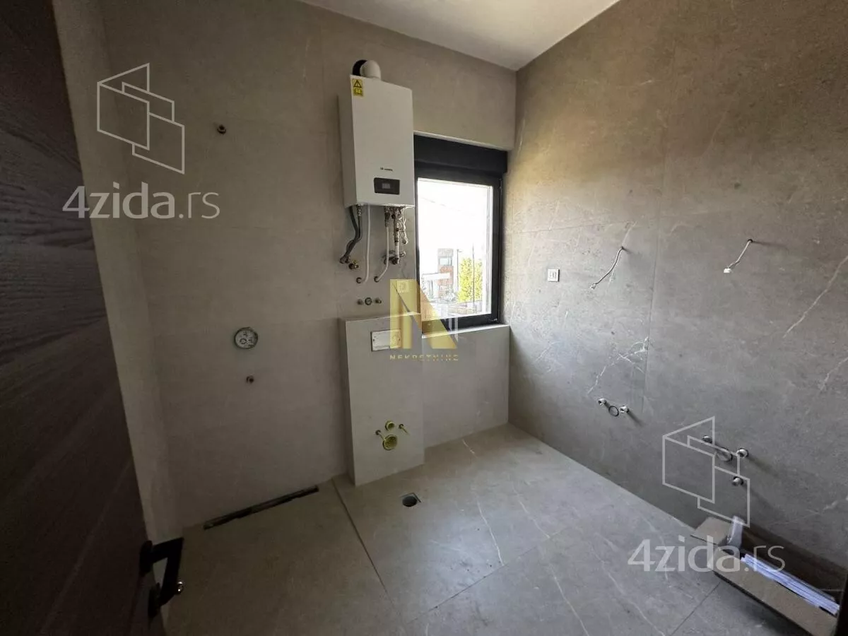 Petosoban stan | 4zida