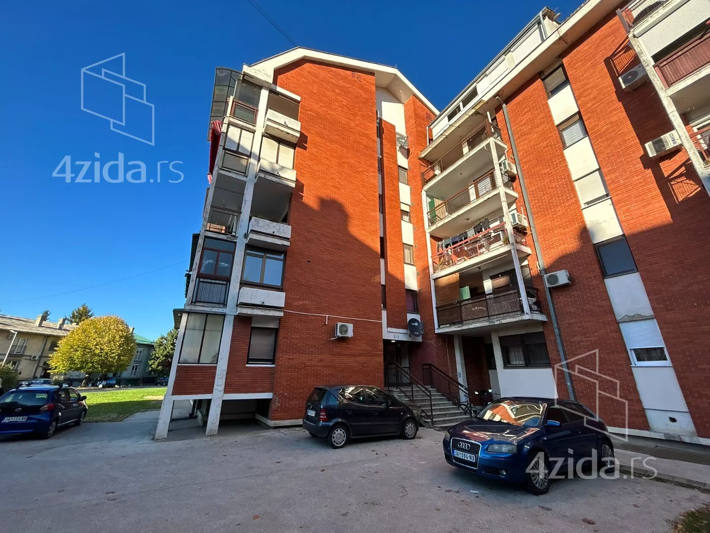 Jednoiposoban stan | 4zida