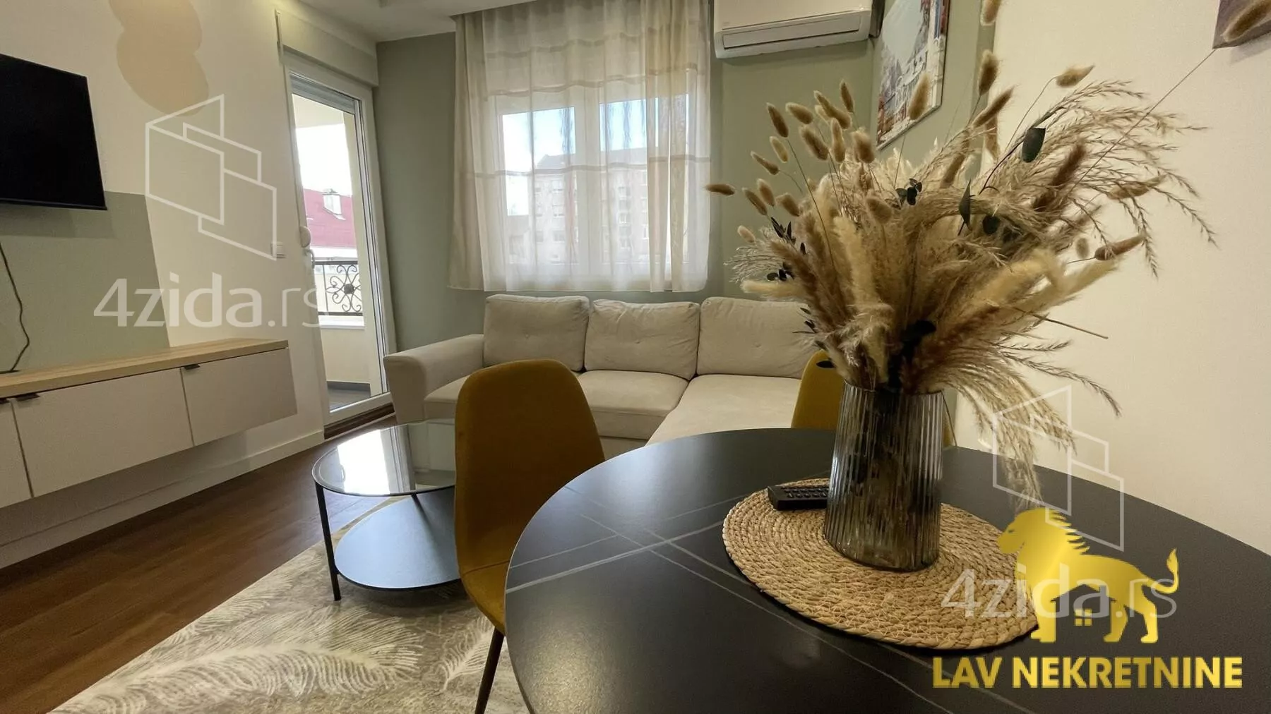 Jednoiposoban stan | 4zida