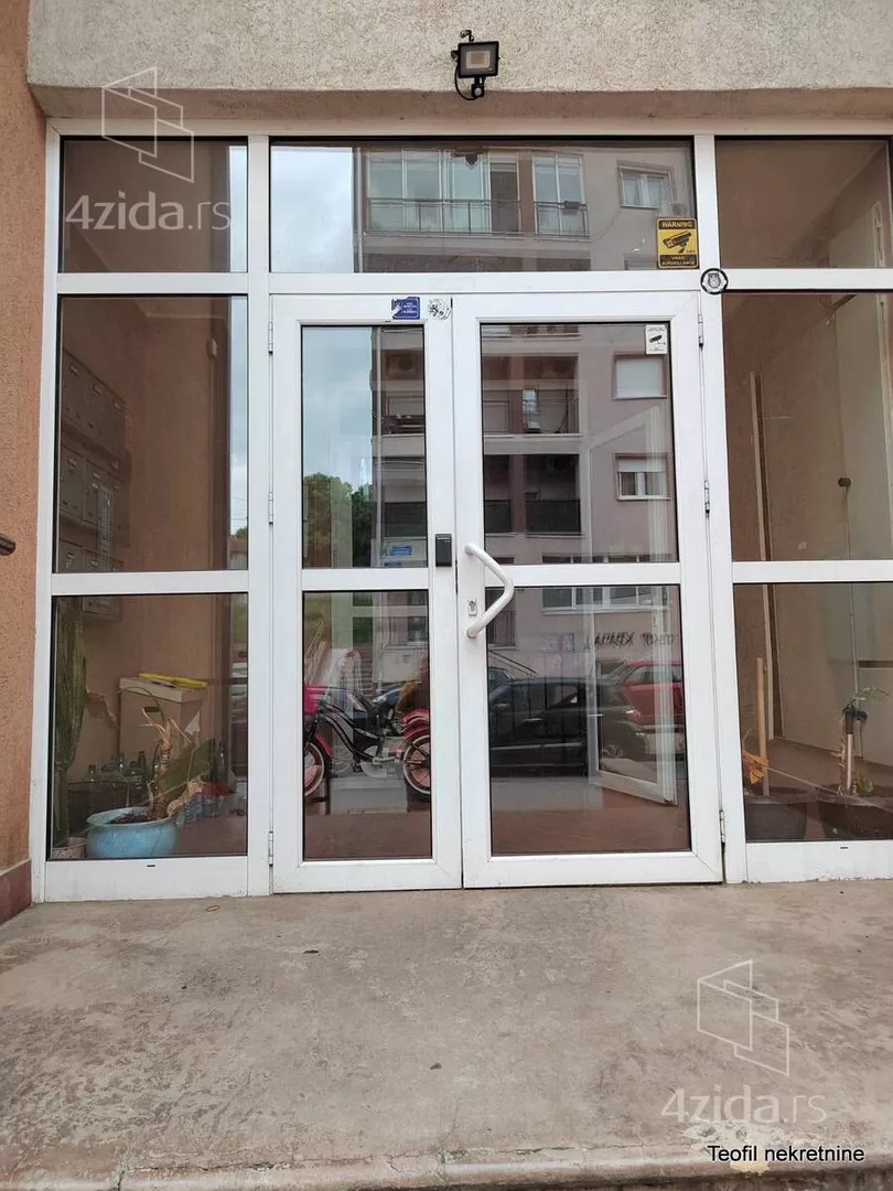 Petosoban stan | 4zida