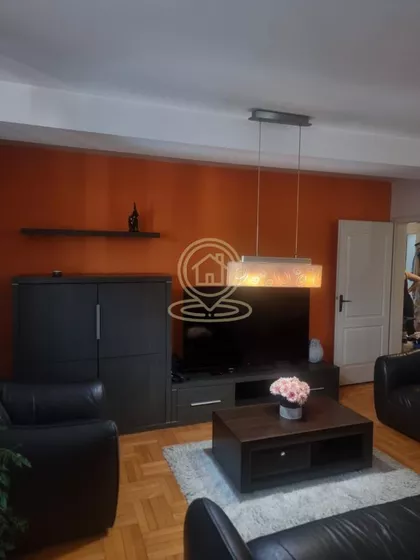 Crveni Pevac | 4zida.rs