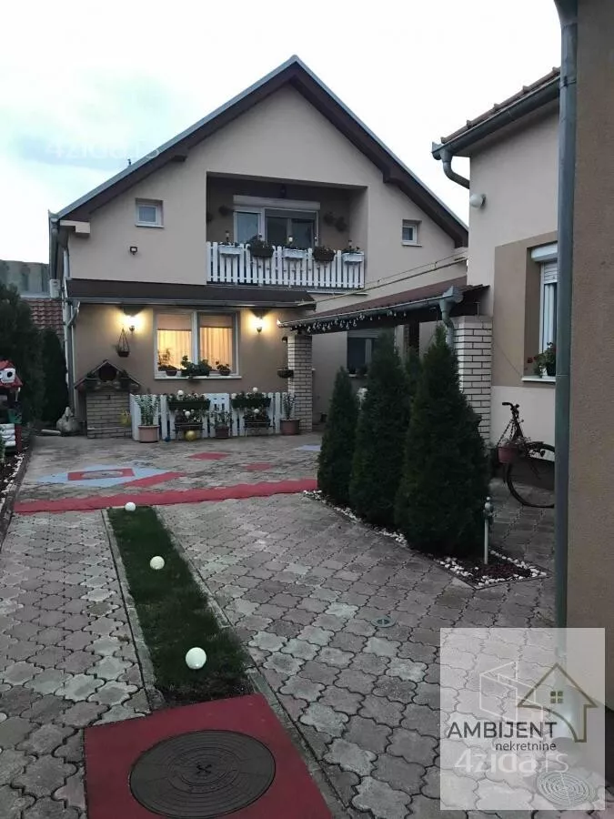 Kuća · 280 m² · Sremska Mitrovica