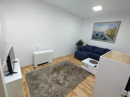 Ekonomski/Pravni Fakultet | 4zida.rs