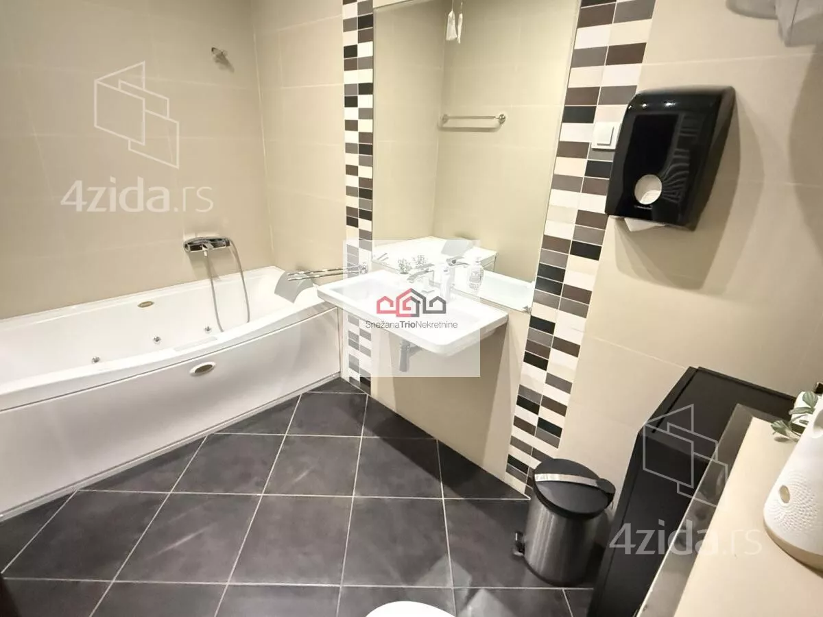 Šestosoban stan | 4zida