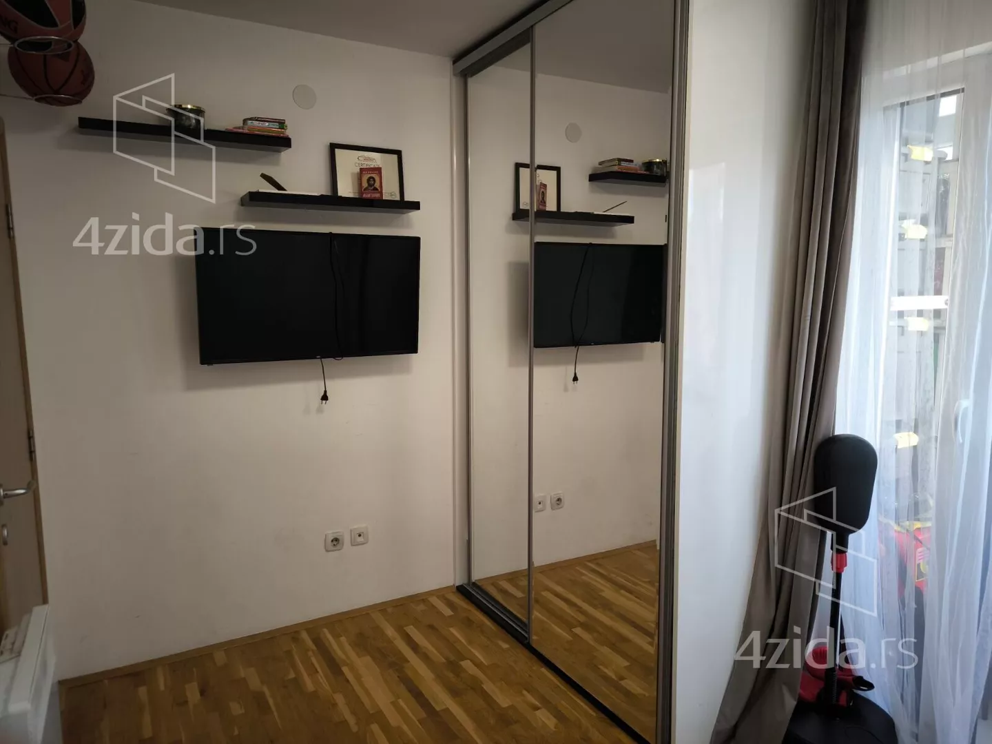 Jednoiposoban stan | 4zida