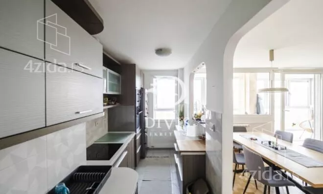 Četvoroiposoban stan | 4zida