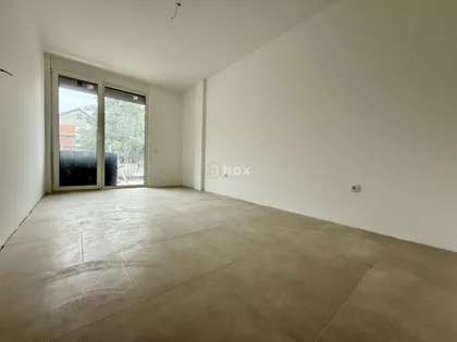 Crveni Pevac | 4zida.rs