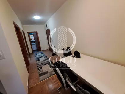 Lasla Gala | 4zida.rs