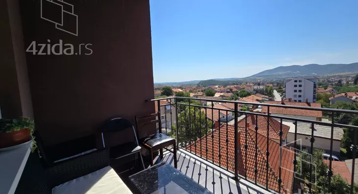 Četvoroiposoban stan | 4zida