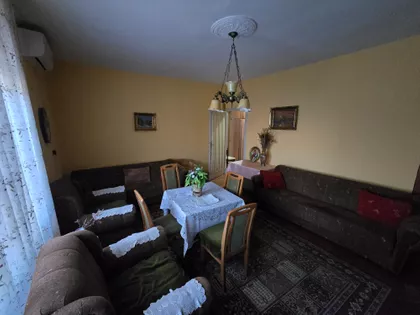 Trg Narodnog Fronta | 4zida.rs