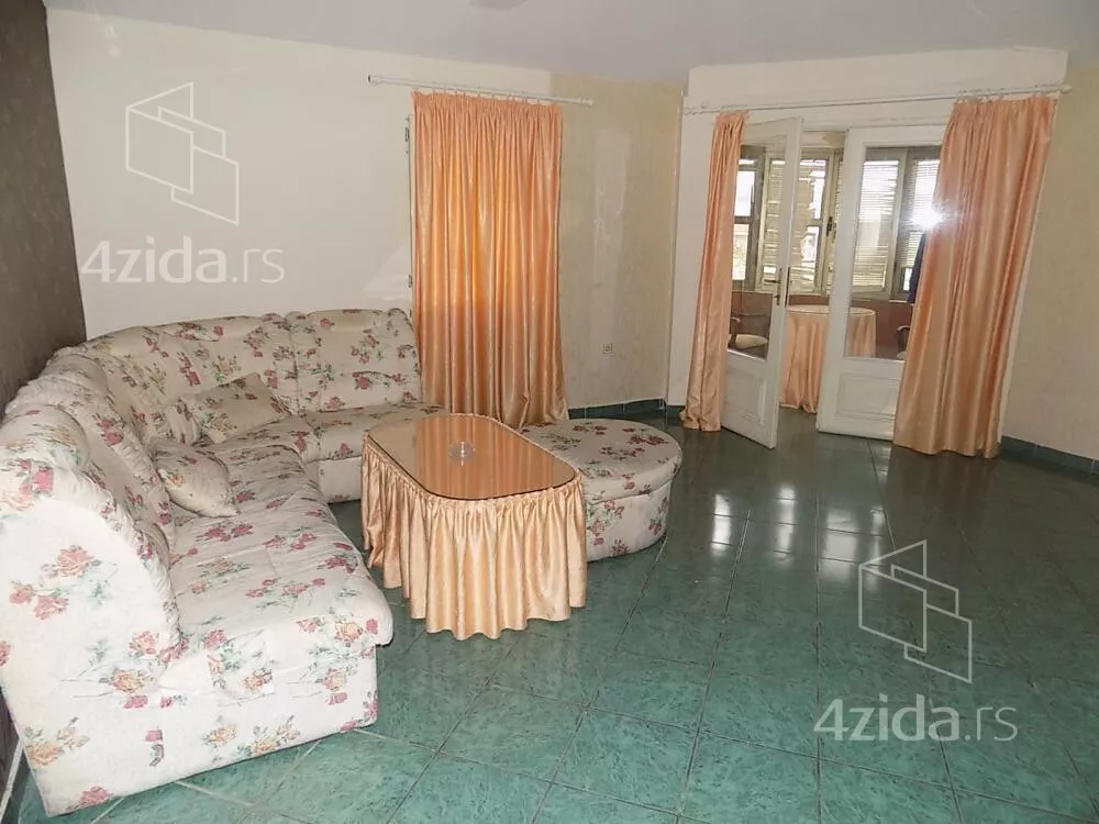 Poslovna zgrada | 4zida