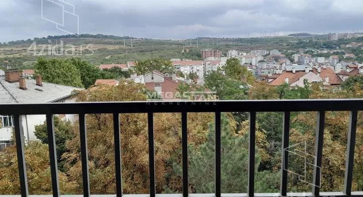 Šestosoban stan | 4zida