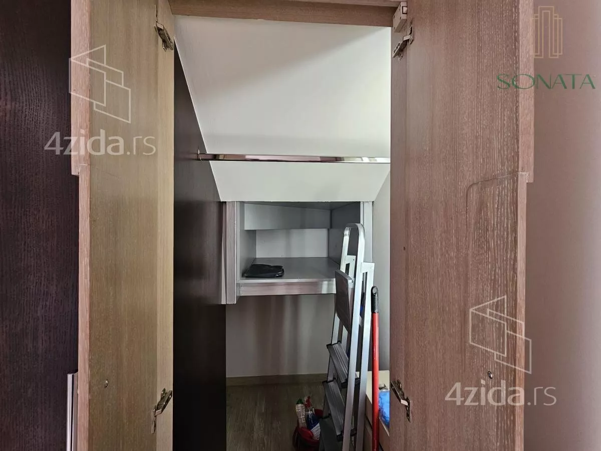 Šestosoban stan | 4zida