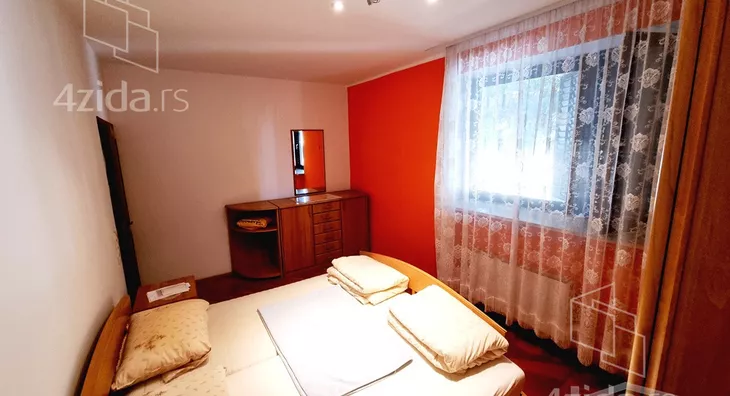 Petoiposoban stan | 4zida