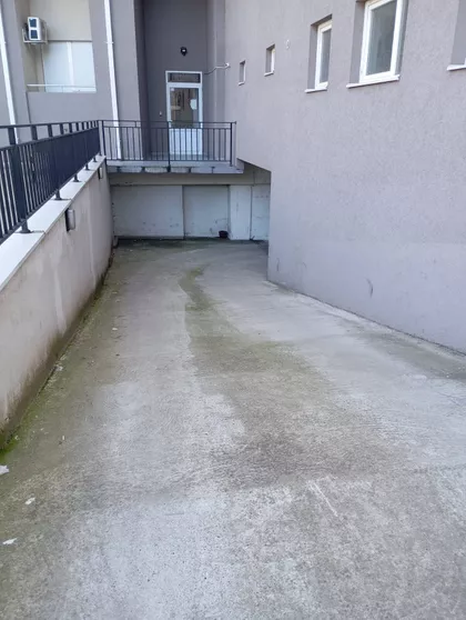 Cetinjska 2 | 4zida.rs