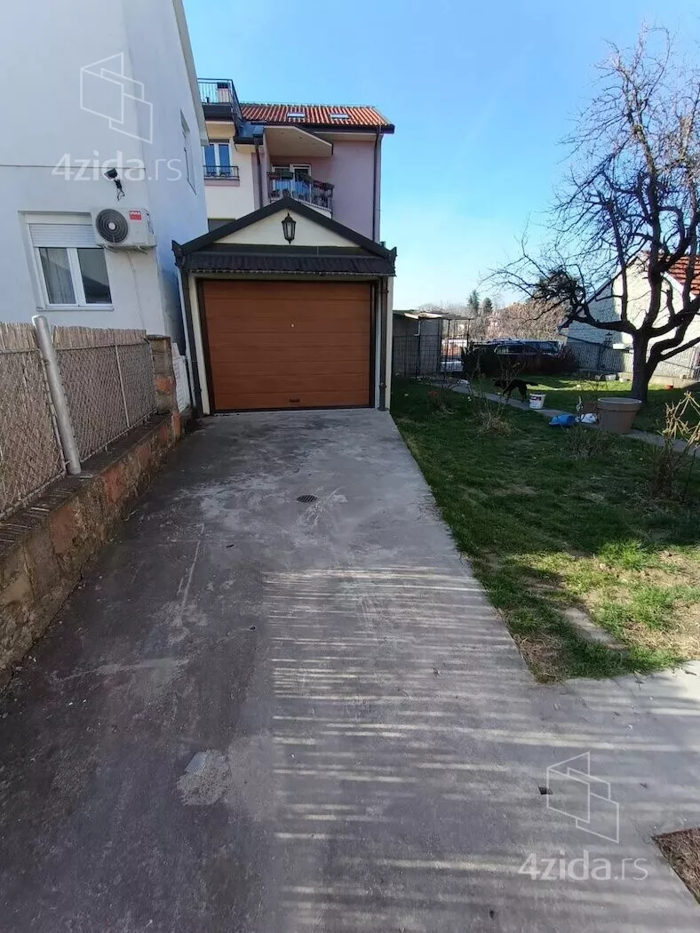 Petosoban stan | 4zida