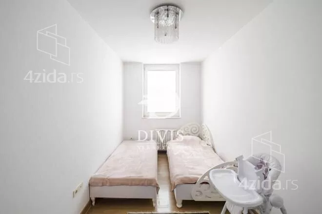 Petosoban stan | 4zida