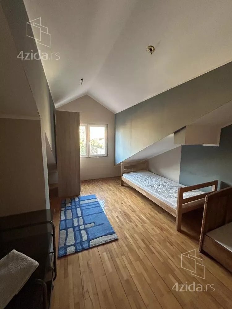 Četvoroiposoban stan | 4zida