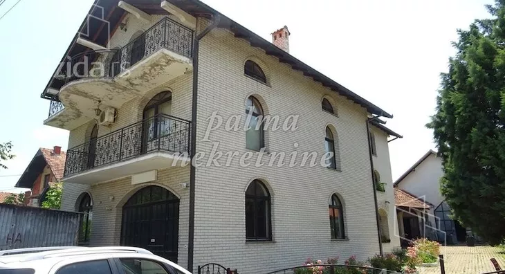 Poslovna zgrada | 4zida