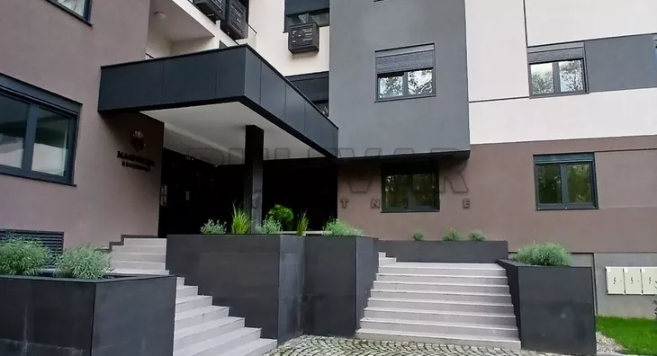 Lokal | 4zida