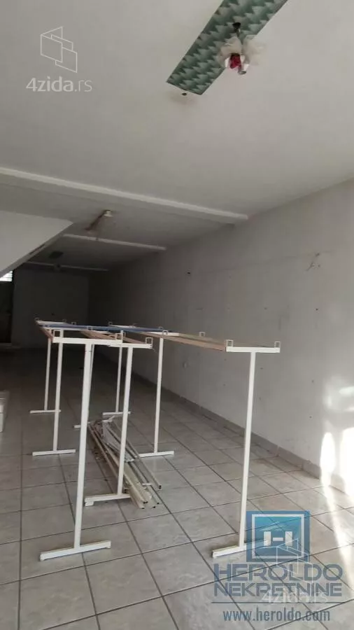 Poslovna zgrada | 4zida