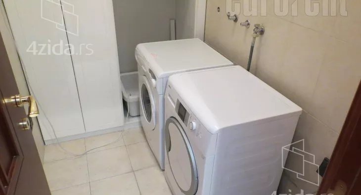 Šestosoban stan | 4zida