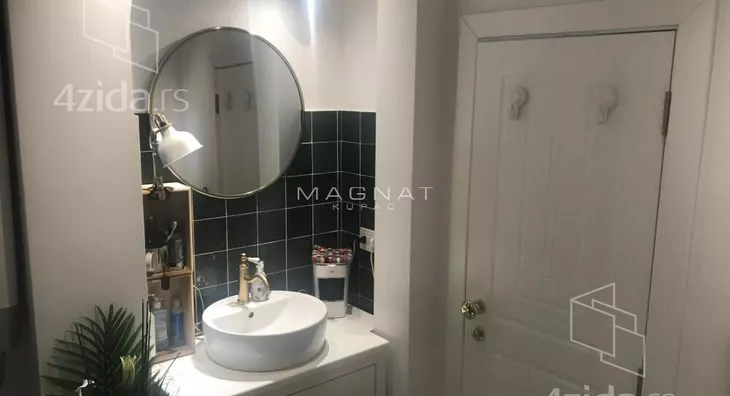 Četvoroiposoban stan | 4zida