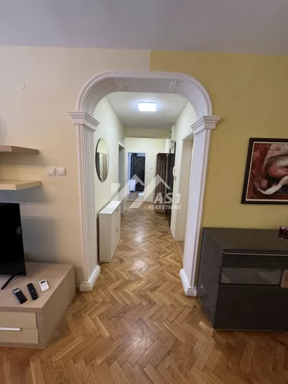 Jovana Subotića | 4zida.rs