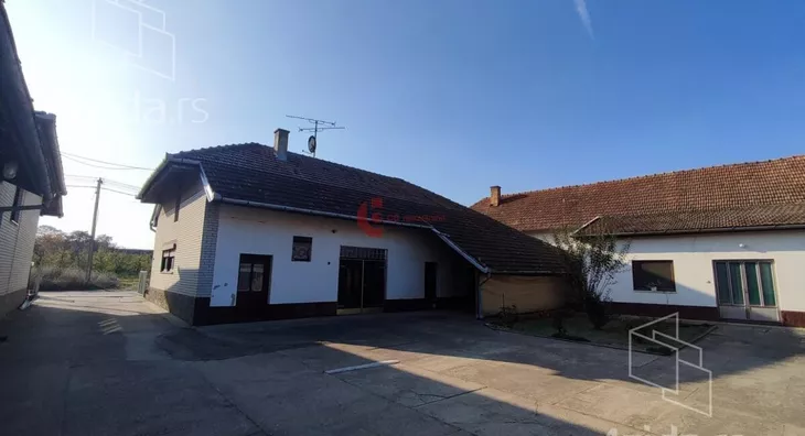 Poslovna zgrada | 4zida