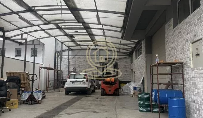 Poslovna zgrada | 4zida