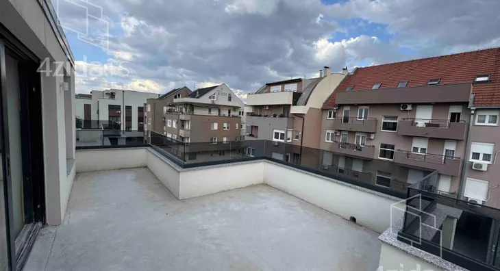 Šestosoban stan | 4zida